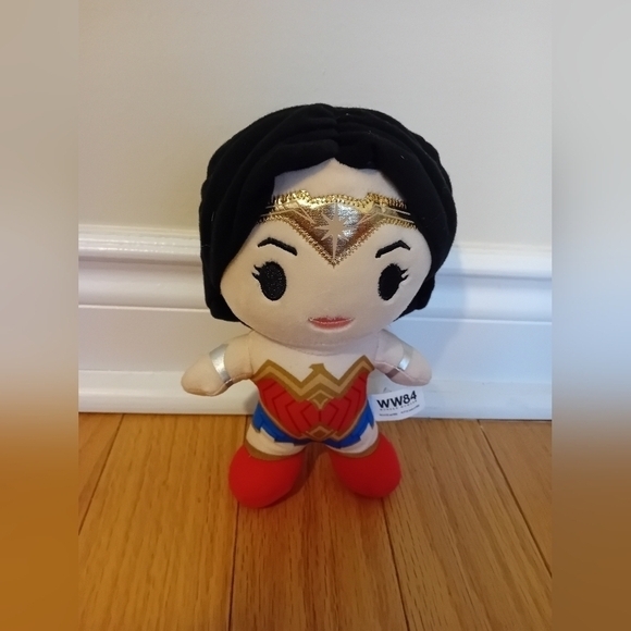WW84 Wonder Woman Theatre Exclusive Cineplex Cinemark Plush Stuffed Toy 8" - Picture 2 of 4
